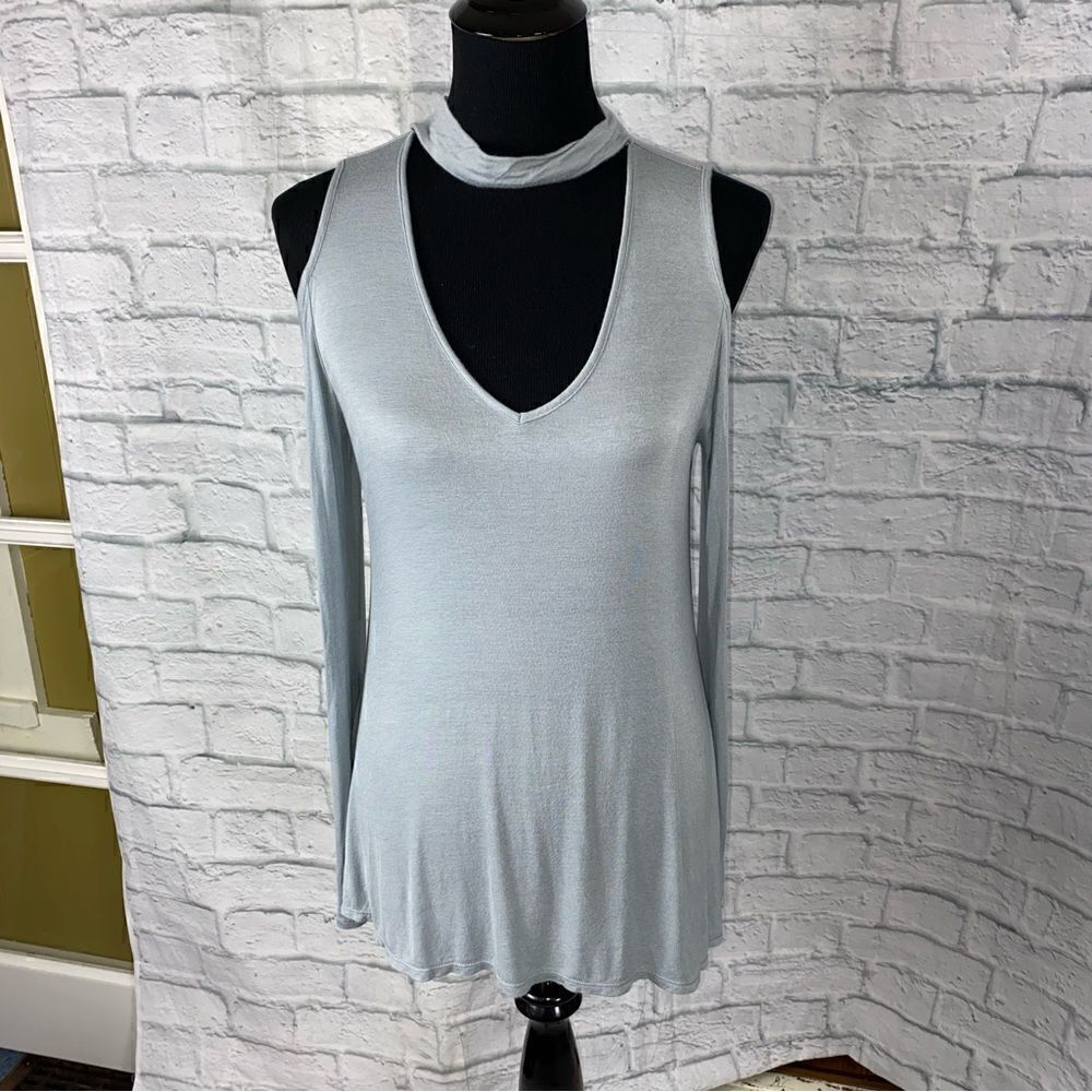 Andree by unit cold shoulder top sz medium